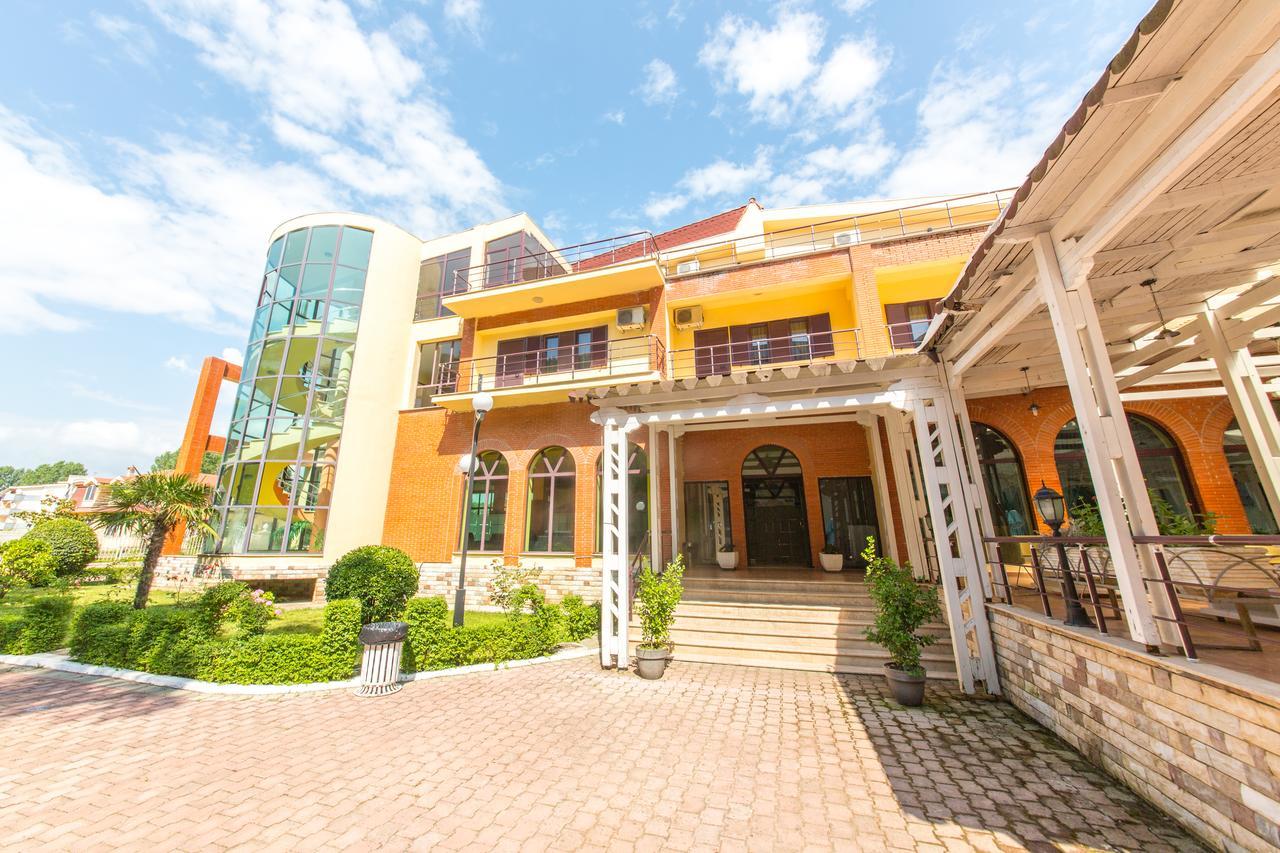 Kolaveri Resort Голем Екстериор снимка